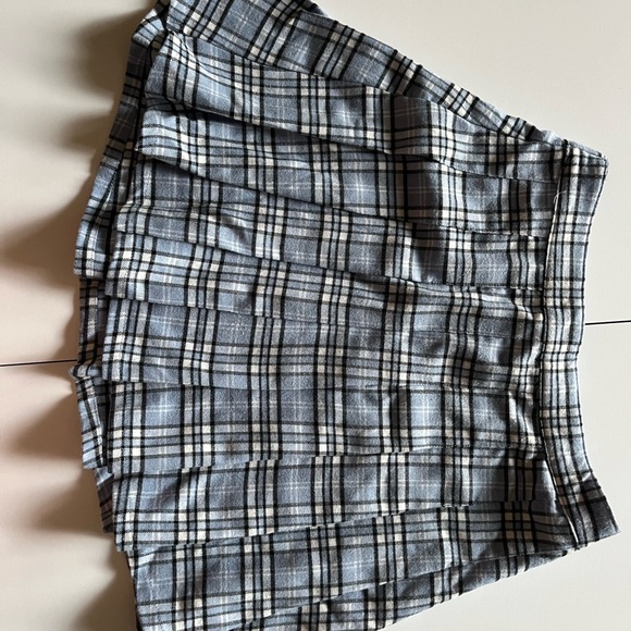 Hollister Mini Skirt - Picture 5 of 6